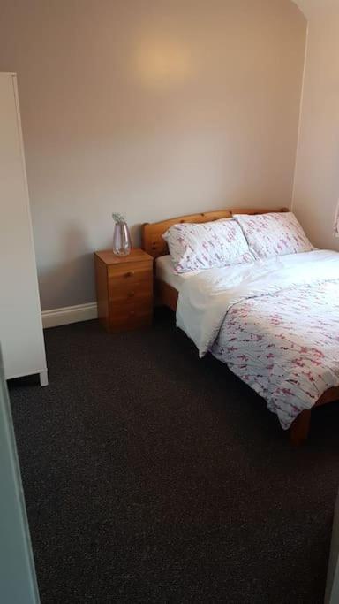 Two Bedroom Maisonette Close Towarwick Uni Coventry Exterior foto